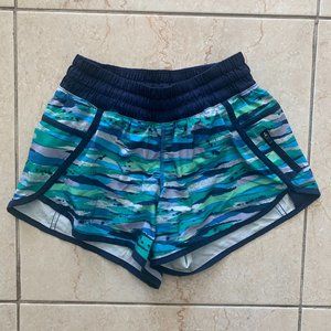 EUC Lululemon Tracker III Short in Seven Wonders
